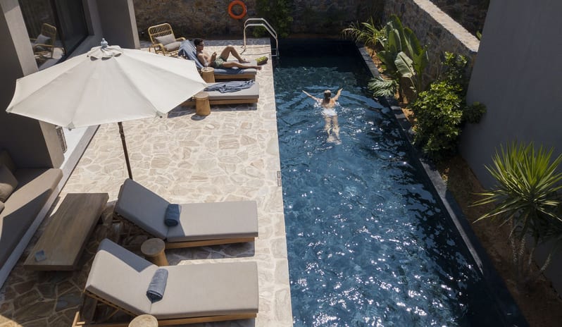 TROPICAL OPEN PLAN SUITE SHARED POOL_001